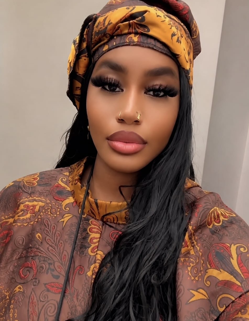Découverte : Tricia Mputu Kazadi : entre racines congolaises, coiffure et création de contenu