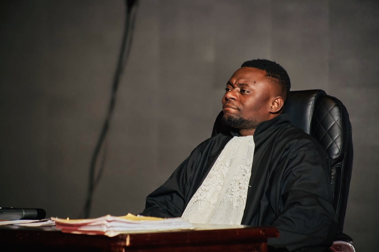 Le REG'ARTS| ANGE BOUEYA : Quand l’imitation d’un procureur devient une aventure artistique