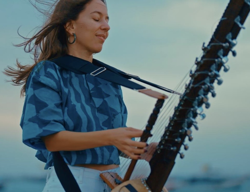 Découverte : Sophie Lukacs et Cheick Oumar Niang font dialoguer la kora et la guitare dans « Sira »