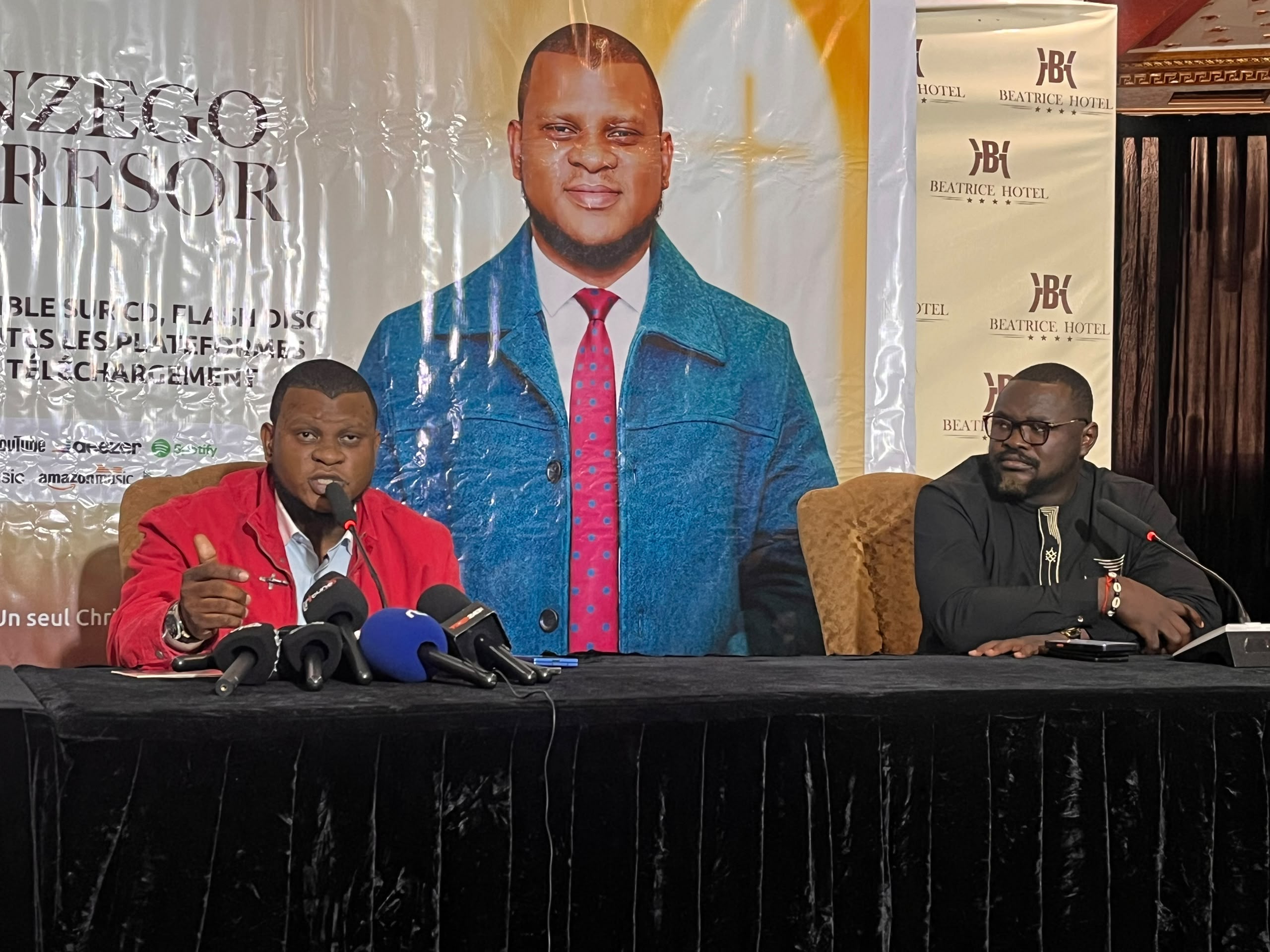 Gospel : avec « Les Églises au pluriel à l’Église au singulier », l’artiste Trésor Nzego appelle à recentrer la foi sur Christ