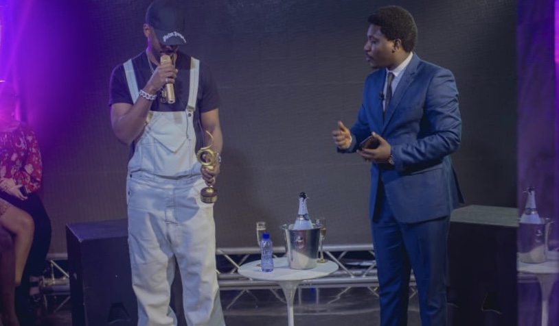 Prix Lokumu Arts.cd : Dadju reçoit le trophée de Gims ( artiste congolais de la diaspora 2020) !