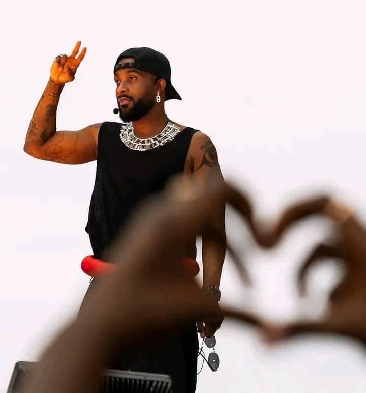 Fally Ipupa sur la guerre dans l’Est: « Ça ne peut qu’être les hommes politiques (…) »