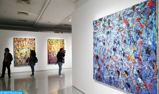 Expo : L’artiste Hicham Lahlou célèbre ses 30 ans de création entre mémoire et avenir au Maroc