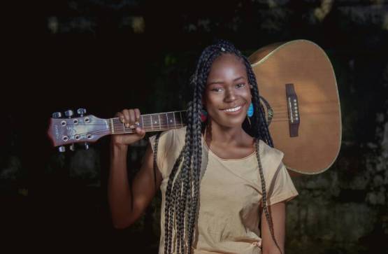 Pamela Baketana braque son « regard sur les enfants orphelins »