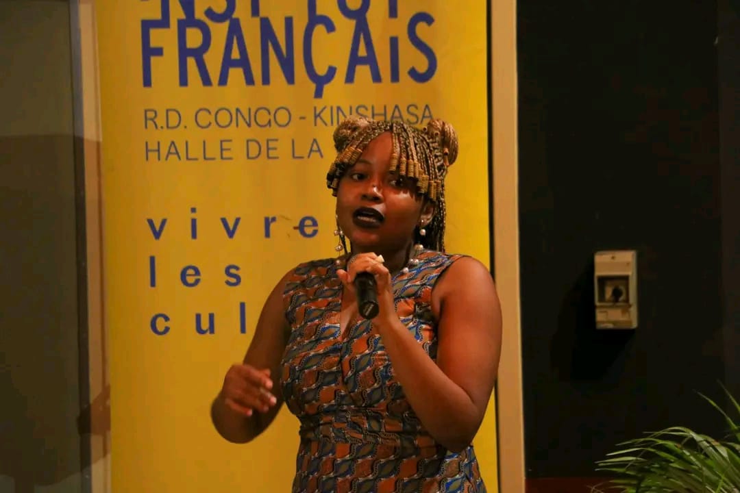 Mœurs : Myra Dunoyer Vahighene revient sur les connotations de cheveux crépus en Afrique 