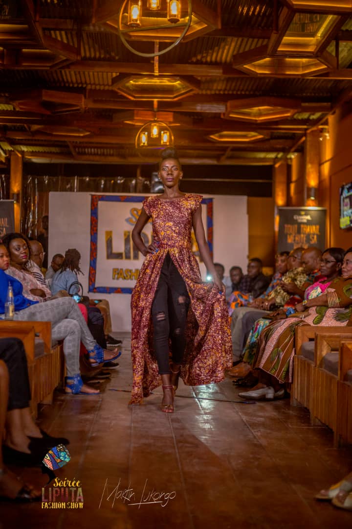 Modélistes et stylistes autour d’une table pour une industrie de la mode « Made In Congo »