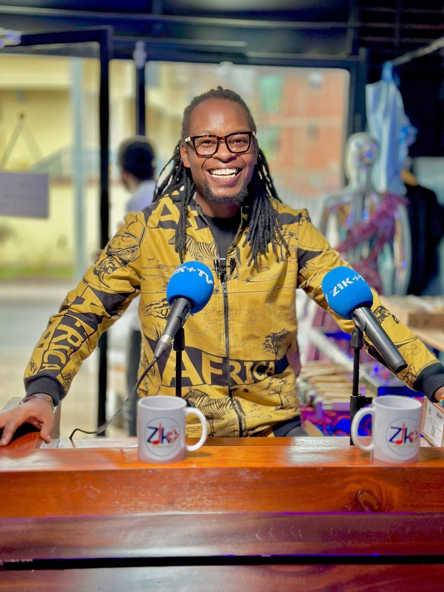 Découverte : Yves Kalwira, le journaliste qui fait briller la culture congolaise au Nord-Kivu