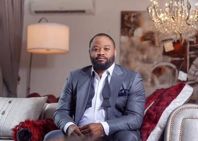 Moise Mbiye refait le clip vidéo de « Ye Oyo »
