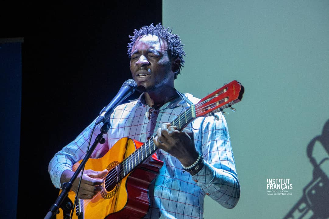 Sud-Kivu: Le jeune artiste Freed Mushaga signe son deuxième titre « Cheka-cheka »