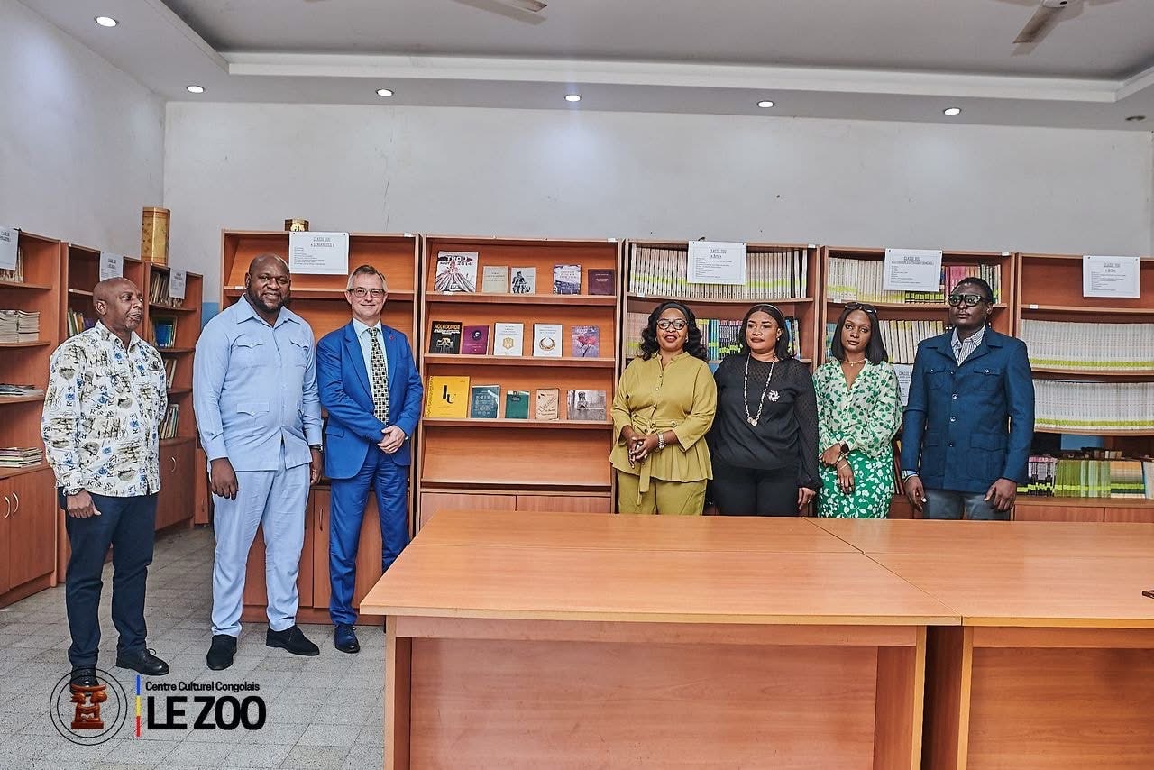 Coopération culturelle : Le Centre culturel congolais Le Zoo reçoit des ouvrages ukrainiens !