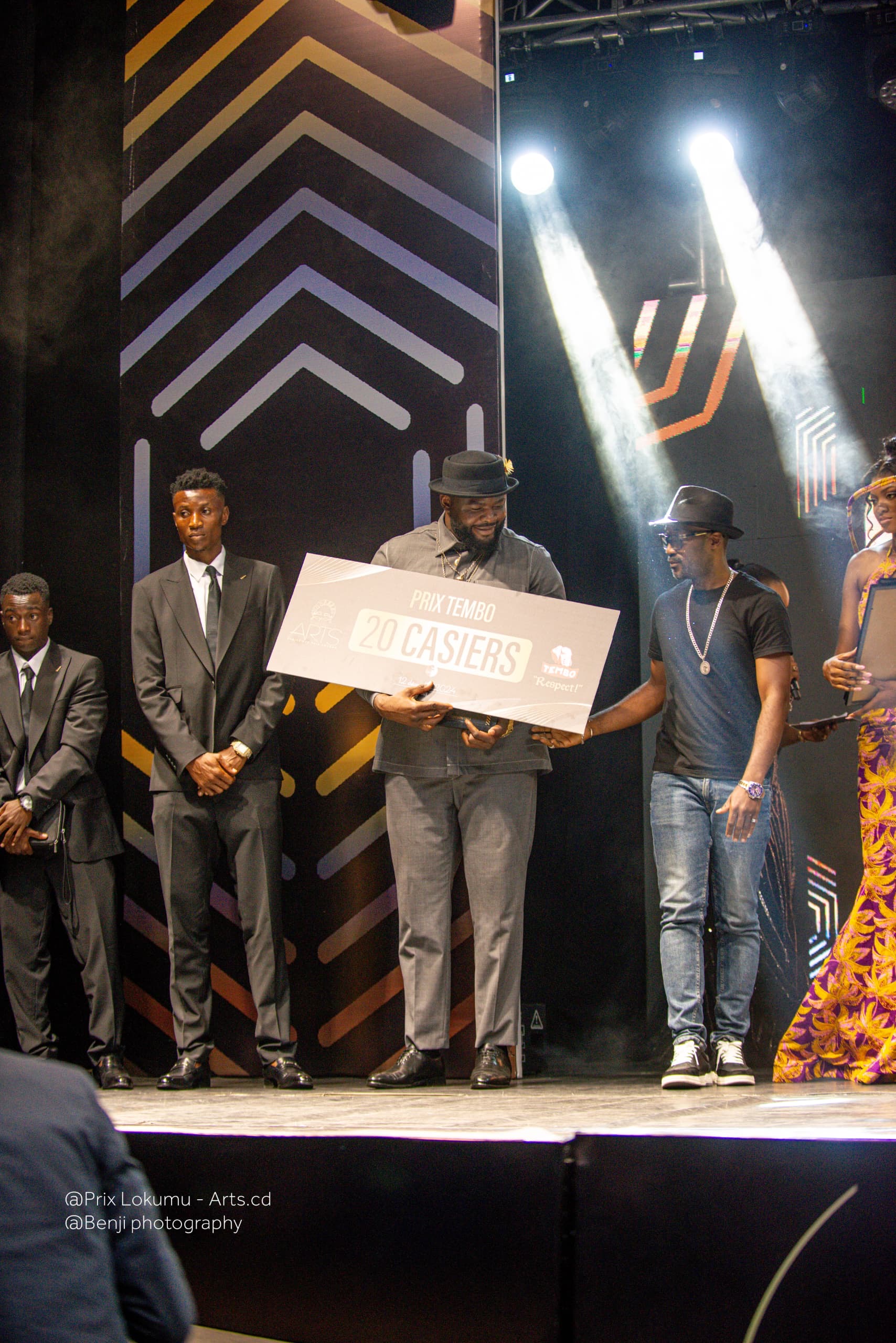 Soirée des arts – Prix Lokumu arts.cd 5  : Moïse Mbiye, Fally Ipupa, Majaabu Gospel, Makhalba, Christian Lepira, Nathanael Milambo couronnés couronnés !