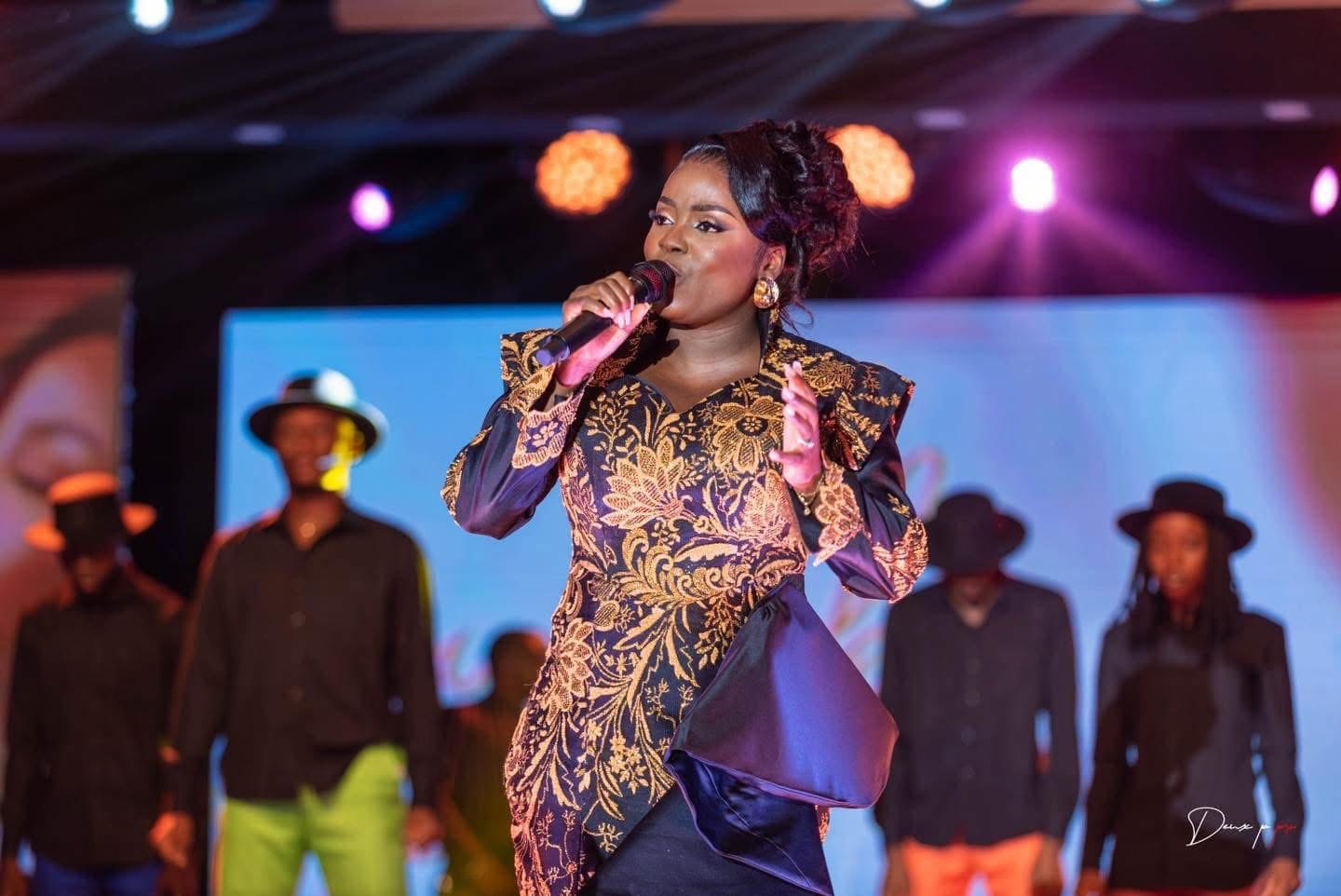 Gospel: « Loyembo ya motema », l’album de Rosny Kayiba entre « intimité » et « nouveau chapitre»