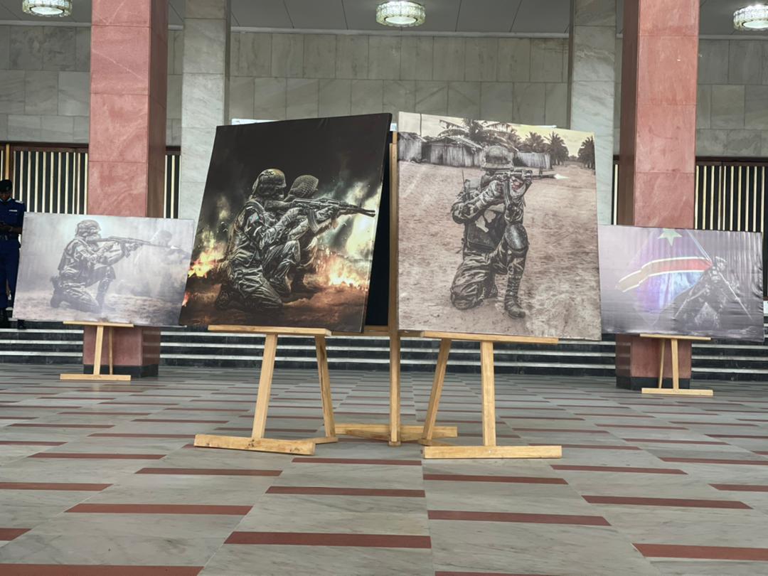 Expo: « Bendele Ekweya te », un jeune photographe célèbre les prouesses des FARDC au Palais du peuple
