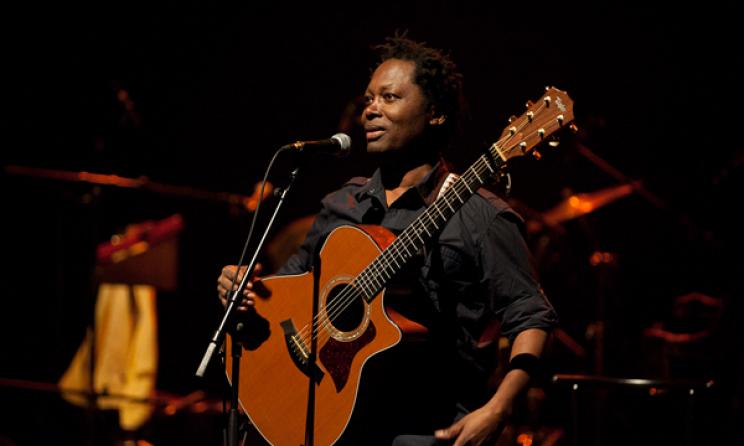 « Moko », Lokua Kanza (ré)apparaît avec un nouvel album !