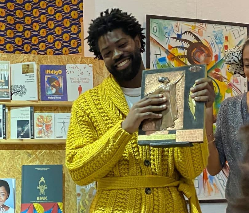 Littérature : Elvis Ntambua, lauréat  du Prix Émilie-Flore Faignond 2022, se confie à Arts.cd !