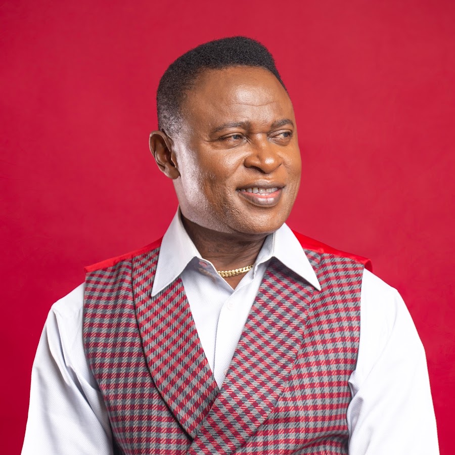 Reddy Amisi célèbre ses 40 ans de carrière musicale en hommage à Papa Wemba