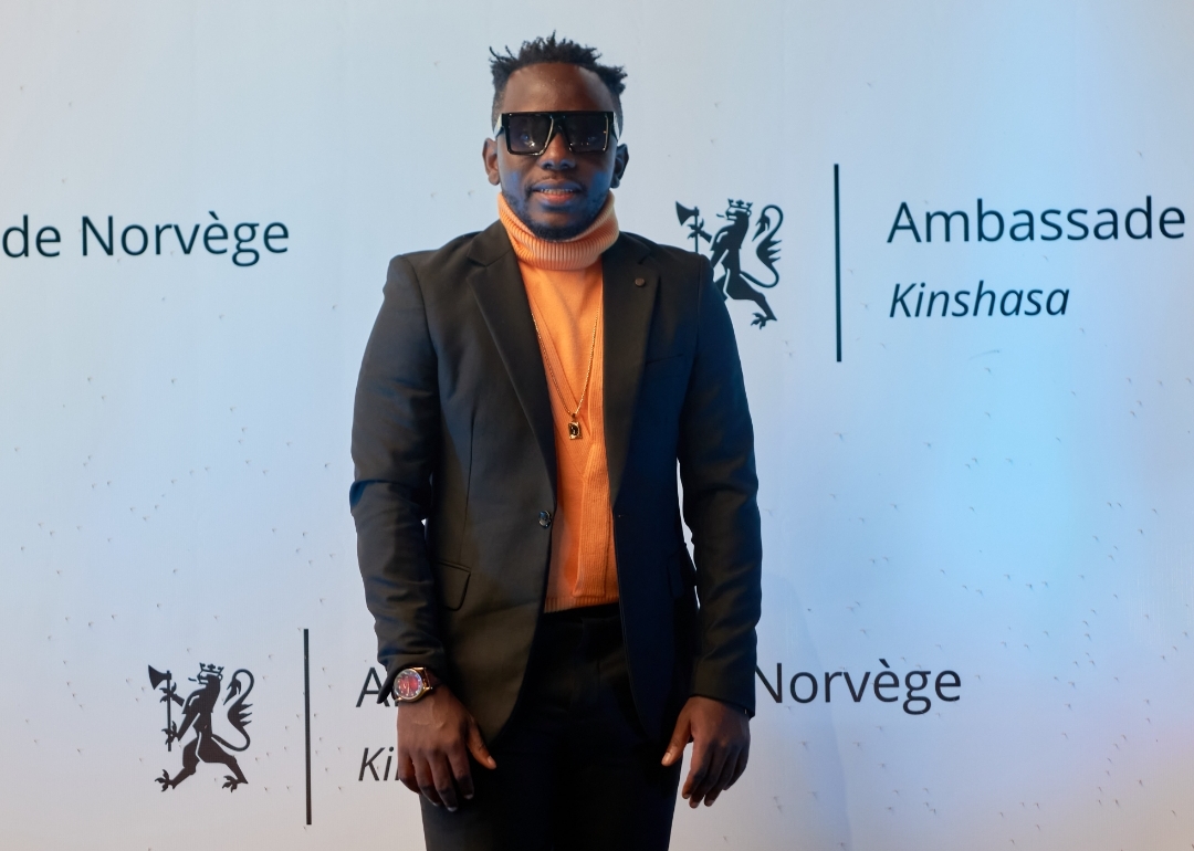 L’Artiste entrepreneur Tyson Meya en Grèce pour participer au Mystery 45 Atelier Elefsina