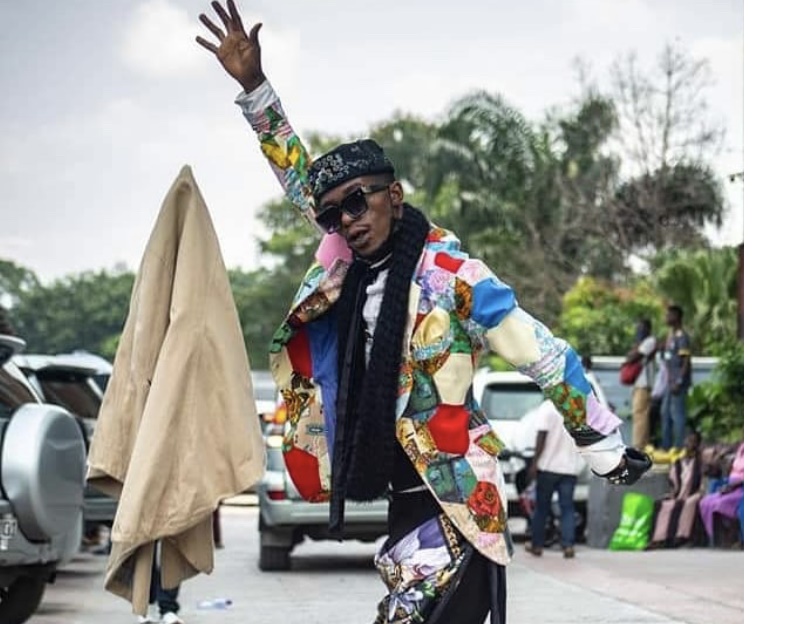 Kinshasa: Parade des Sapeurs en hommage à Stervos Niarcos