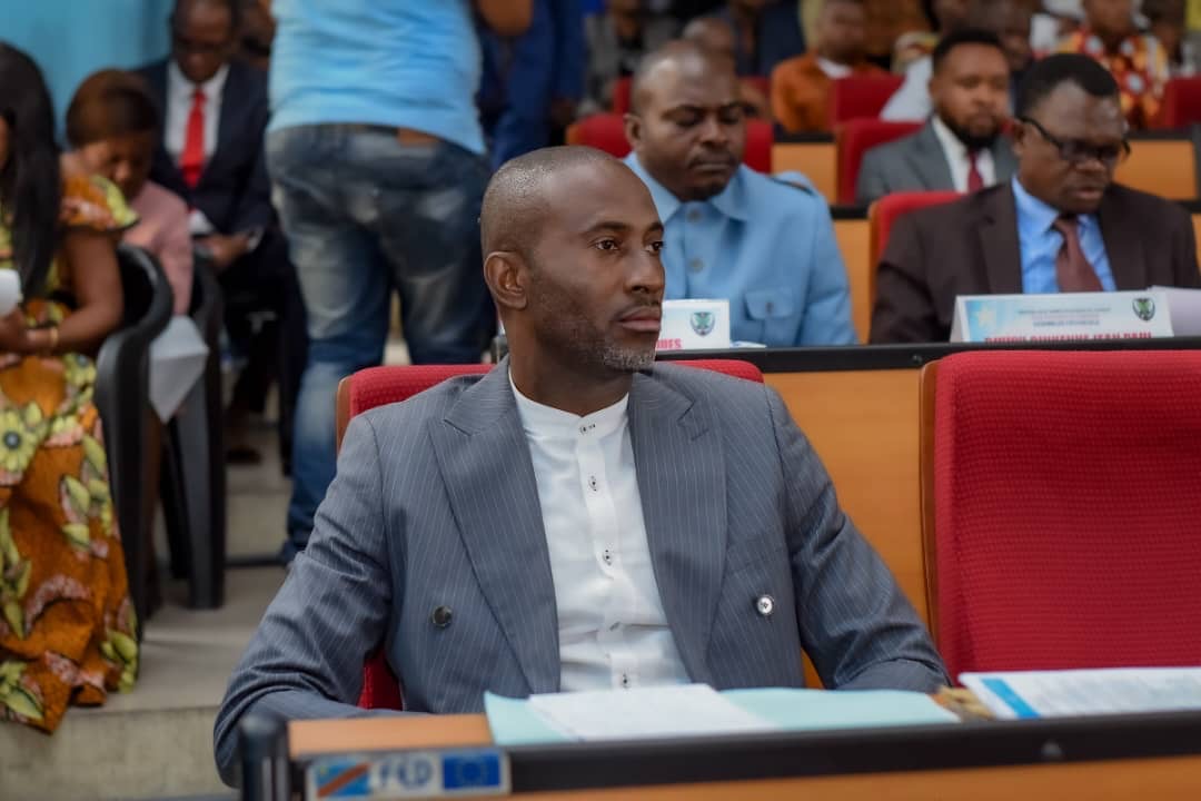 Libre Opinion : « Cette constitution doit être changée, (…) c’était le fruit du mimétisme  » ( Steve Mulumba )