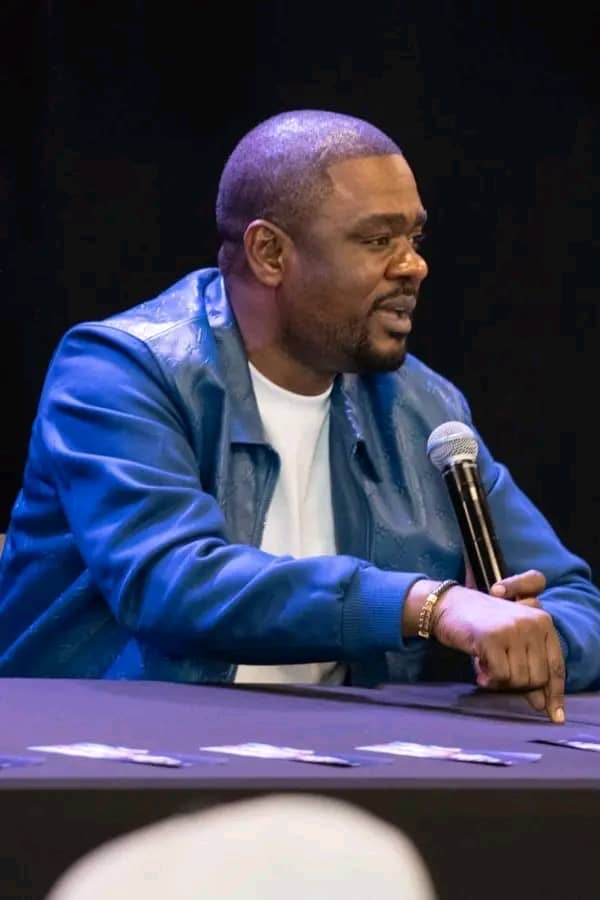 Gospel: A l’approche de son Zenith de Paris, Mike Kalambay porte plainte !