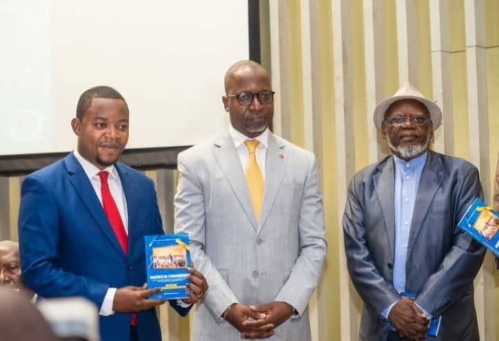 Vient de paraître :  » Gratuité de l’enseignement » de Wenceslas Chizungu et Oscar Bisimwa