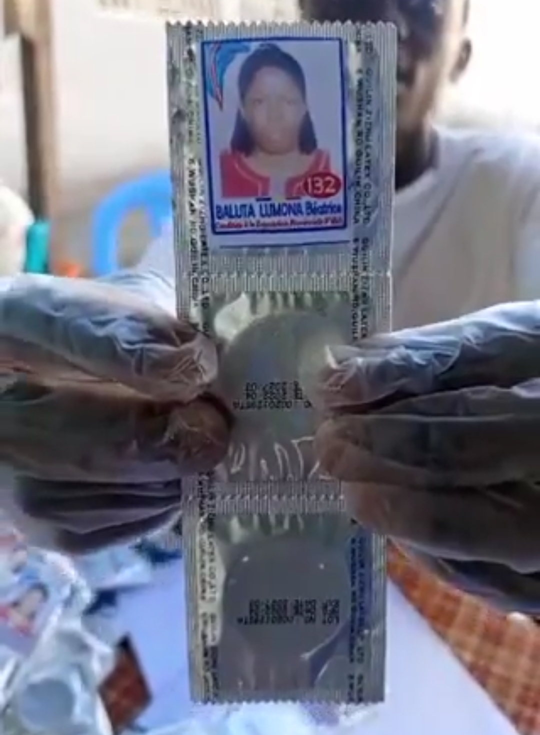 Insolite électorale : Des préservatifs avec la photo d’une candidate à Ndjíli ! 