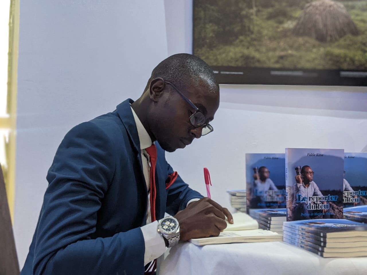 « Mon livre (Le Reporter du Feu ) m’a permis de diffuser l’information que j’ai eue pendant l’éruption du Nyiragongo », Fidèle Kitsa 