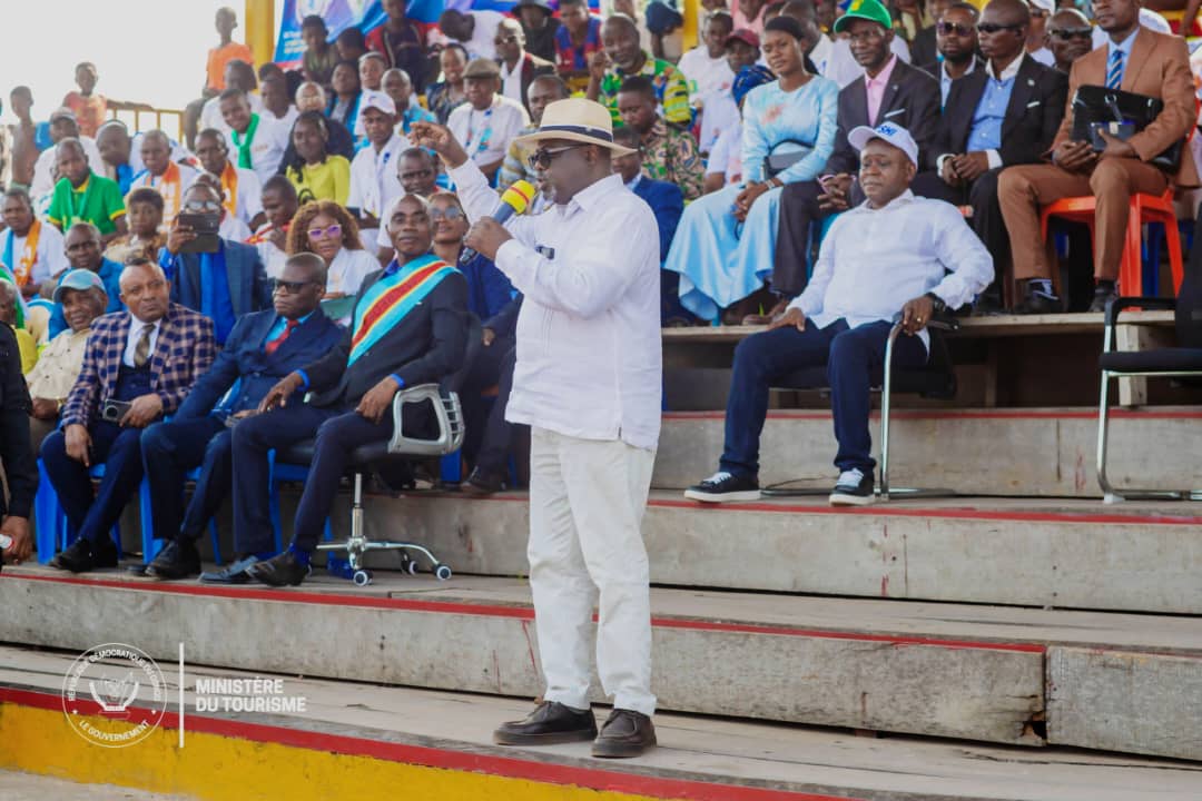 « Cette guerre n’a pas épargné le secteur du tourisme en RDCongo », Didier M’Pambia face aux jeunes de Maï-Ndombe  