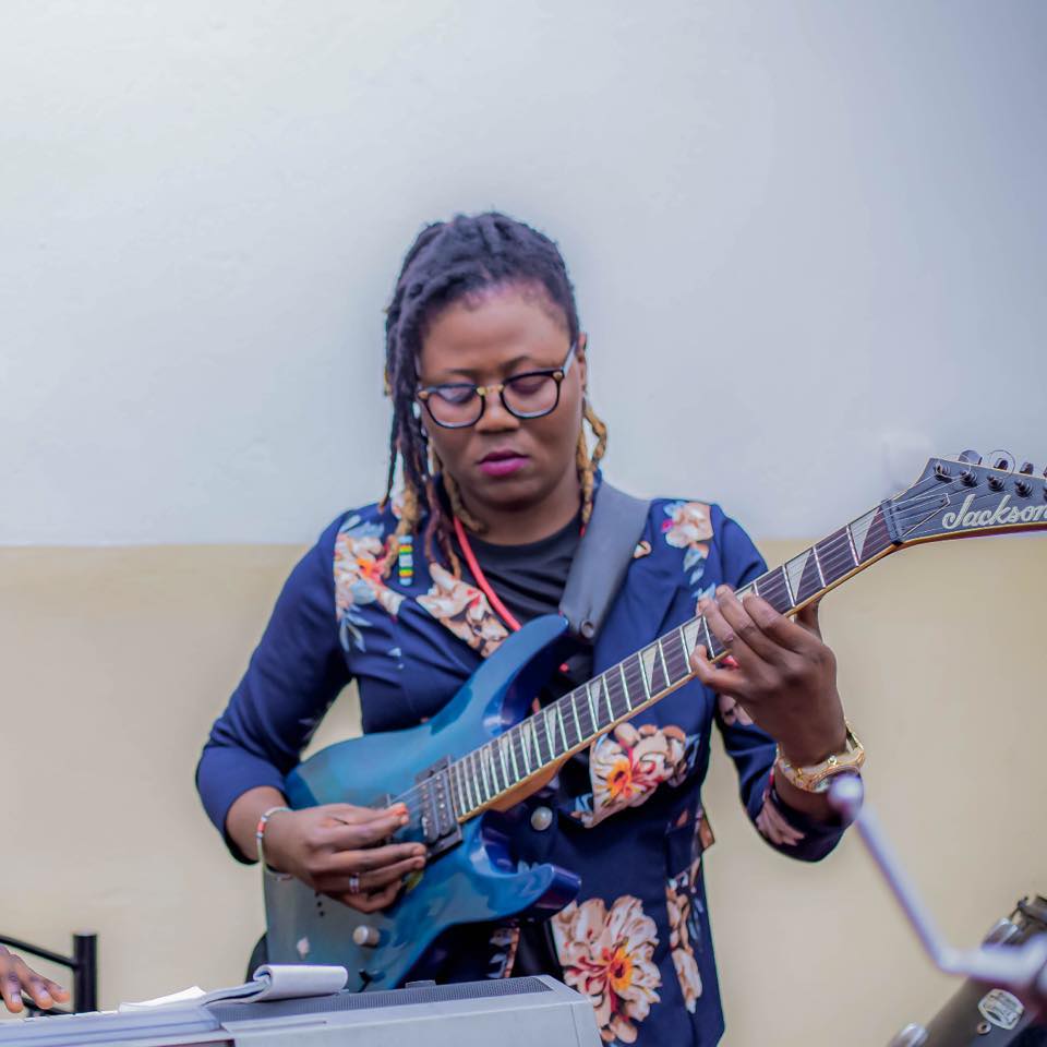 Wenge Maison Mère : La Guitariste Sarah désormais en Solo « j’ai l’énergie nécessaire (…) »