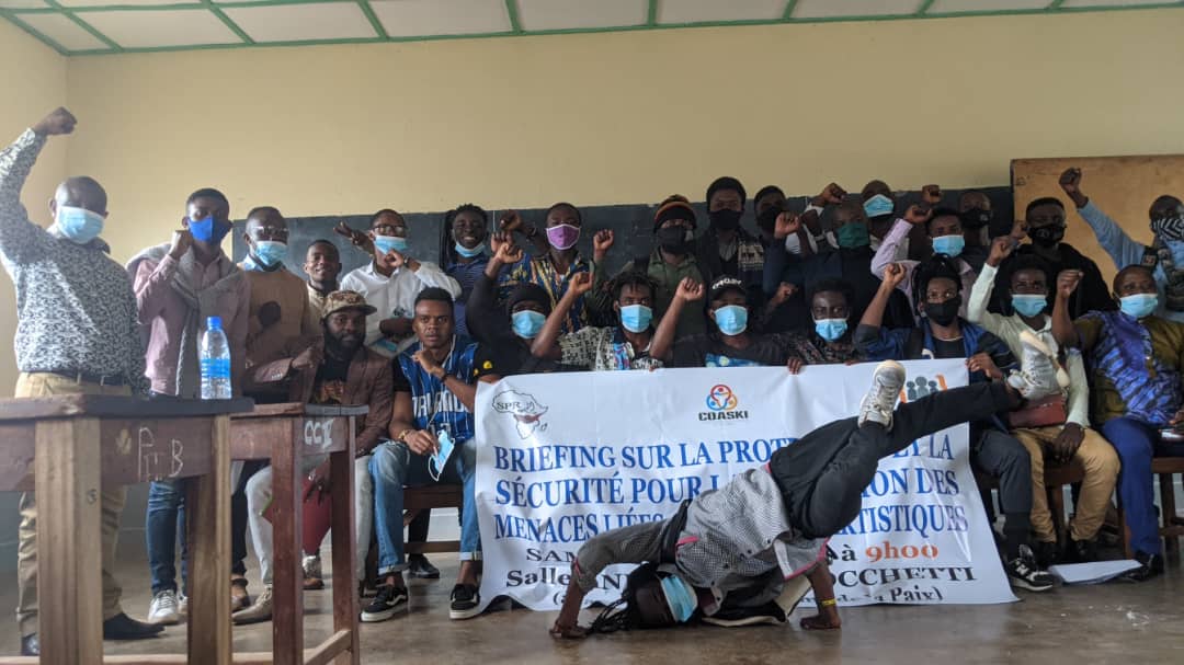 Sud-Kivu :  Des artistes « engagés » de Bukavu sensibilisés sur la protection personnelle par Coaski