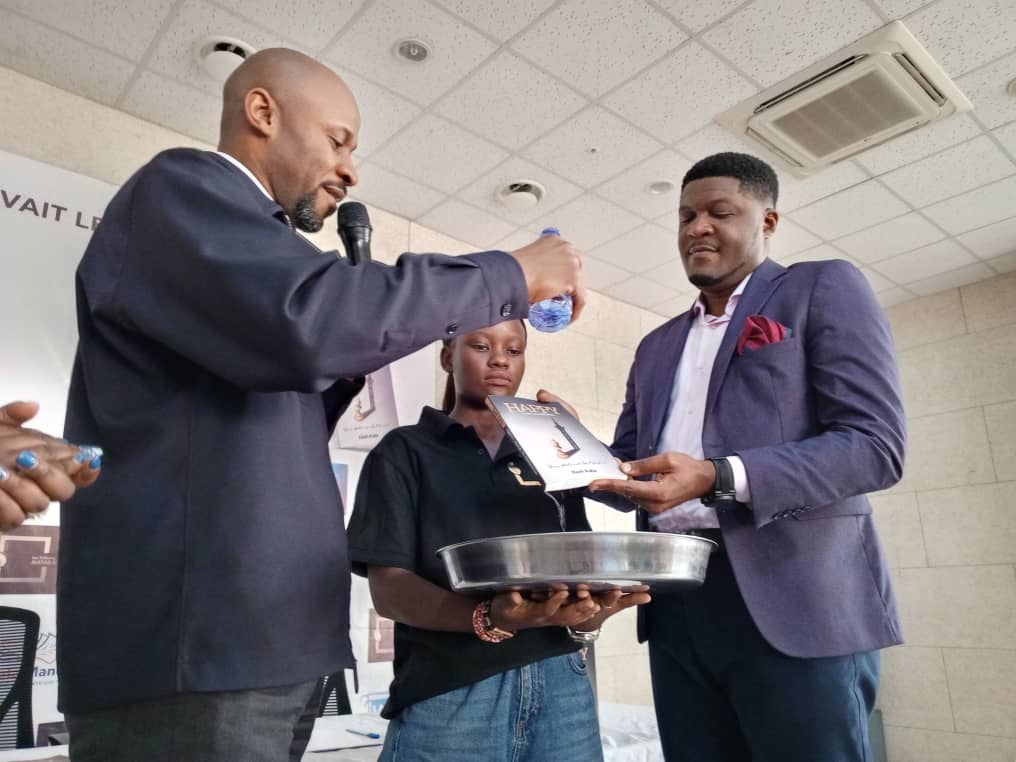 Littérature : Dash Kuba explore autrement le quotidien kinois dans son ouvrage  » Happy made in Kinshasa »