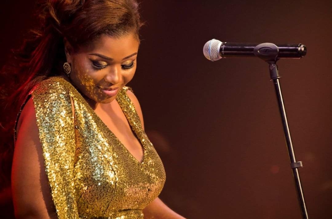 La Diva Barbara Kanam sort deux singles, « Consommation » et « Oxygène »