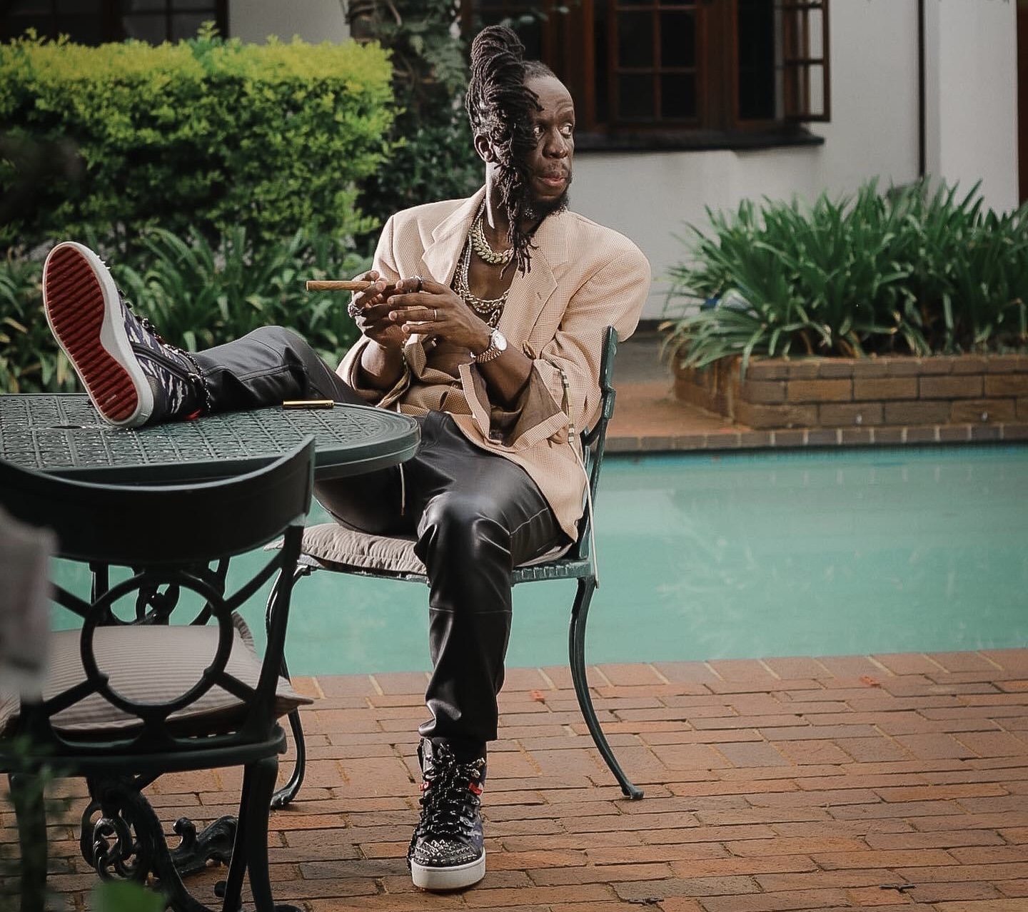 Yousoupha annonce ses couleurs avec le clip « Amapiano »