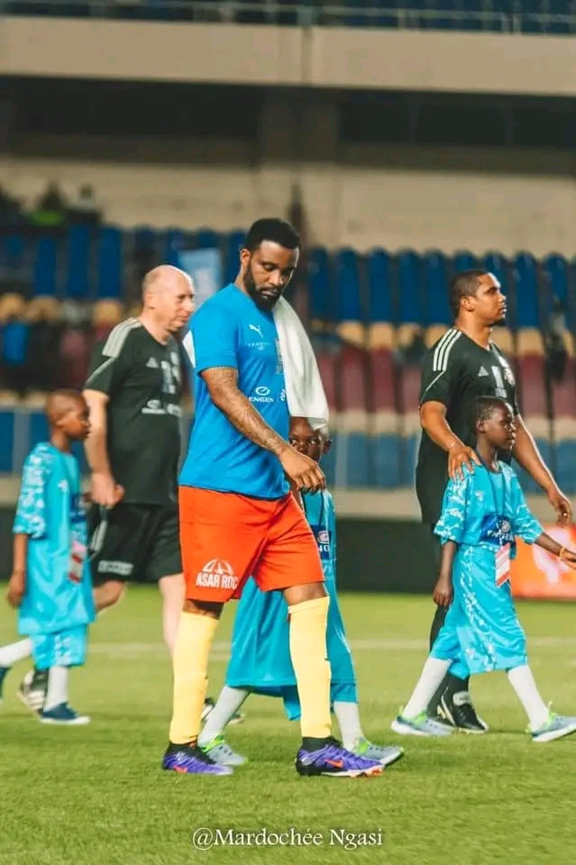 Match de gala : les légendes congolaises trébuchent, Fatshi promet la paix définitive à l’Est 