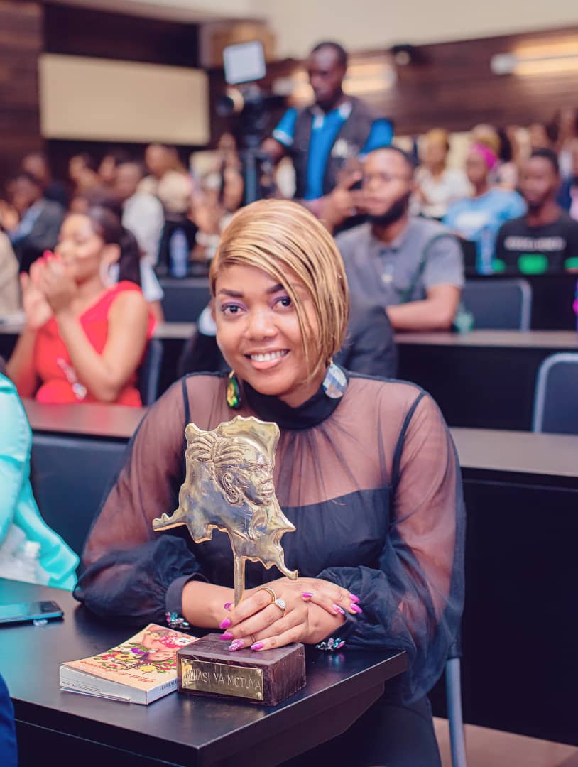 Kinshasa: La poétesse Florence Meta lauréate du trophée « Mwasi ya motuya »