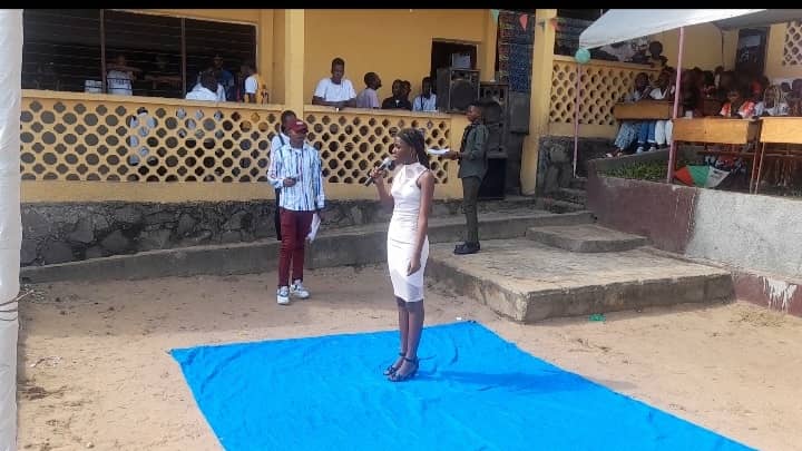 Journée culturelle : L’élève Phongo Kivuila Plamedie élue miss du Complexe Scolaire Les Oscars