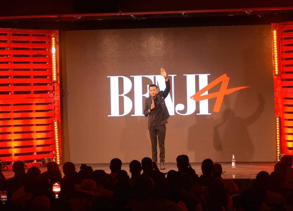Teddy Lelo* (re)peint le double ShowBuzz de l’humoriste Benji 4