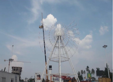 Divertissement : Une grande roue (à sensation forte) en construction à la Place de la gare de Kinshasa