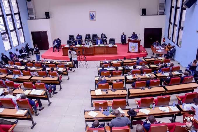 Kinshasa : Des députés provinciaux réclament 20 mille U$ pour lecture et adoption du programme d’action de D. Bumba