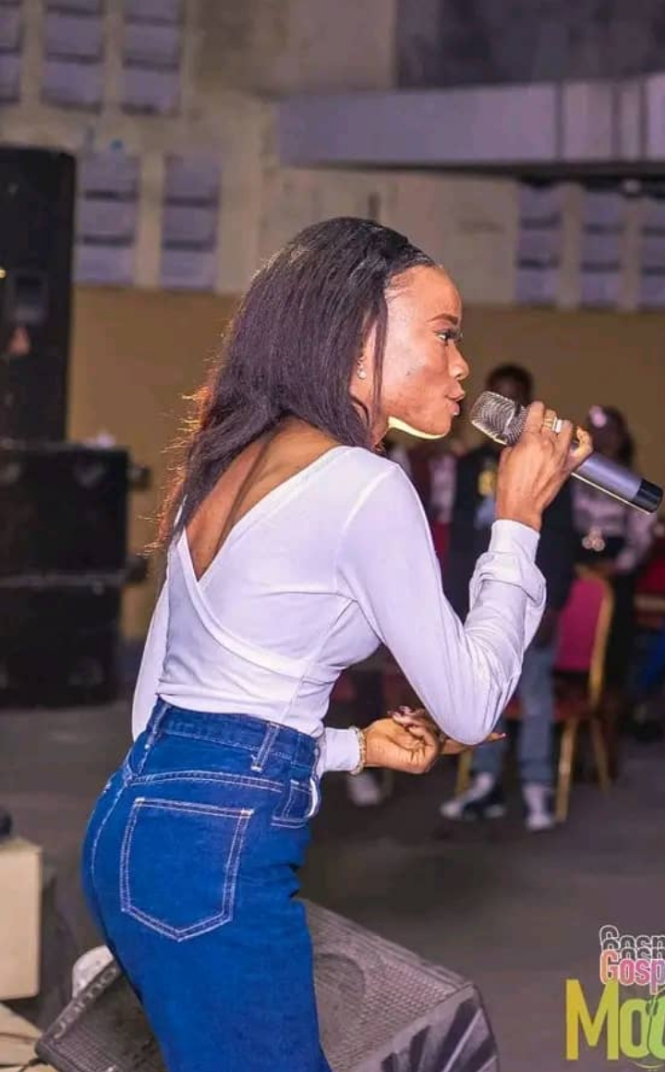 Musique : la chanteuse Keren Makamu plaide pour l’éducation dans les chansons !