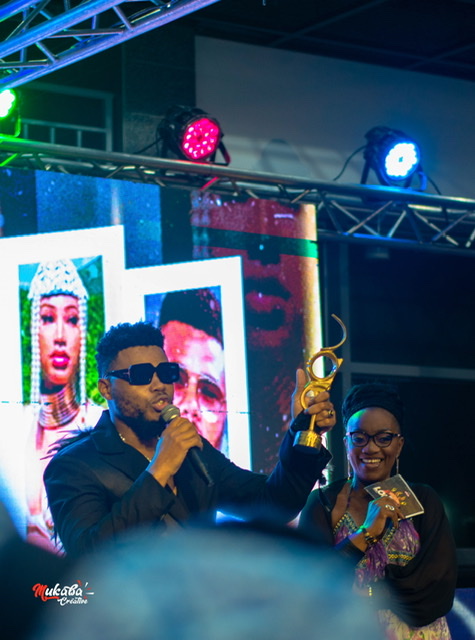 Lauréat du Prix Lokumu Arts.cd : L’artiste musicien Majoos porté en triomphe à Lubumbashi
