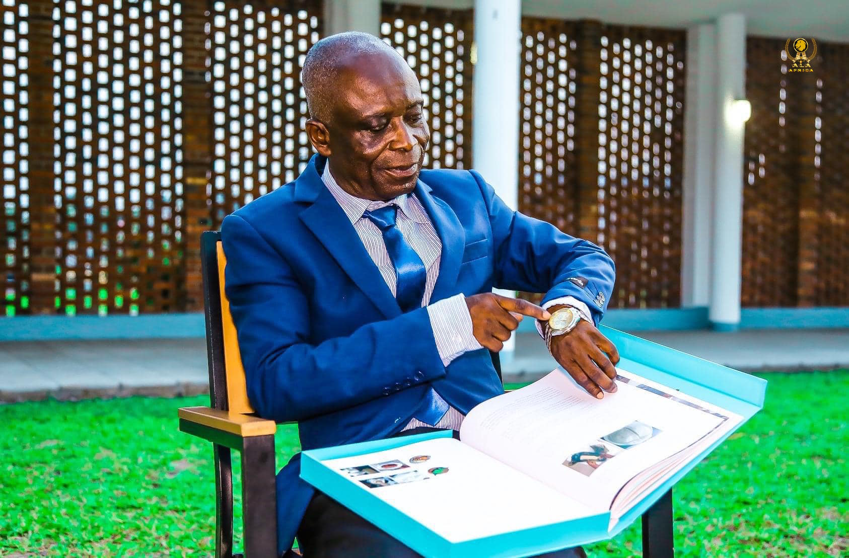 Performance : le professeur Henry Bundjoko appelle les jeunes à valoriser les cultures et l’identité africaines