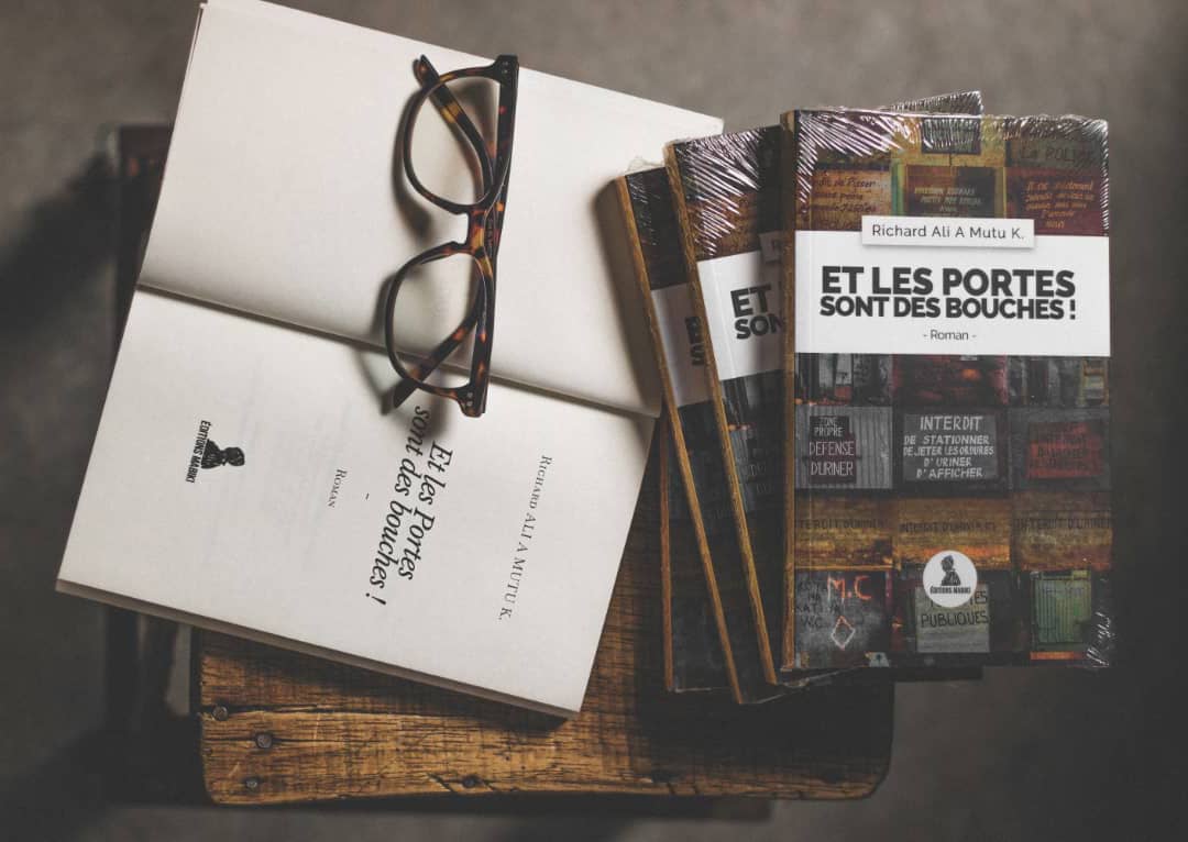 Littérature: « Et les Portes Sont des Bouches ! », lecture Critique de Munkulu di Deni