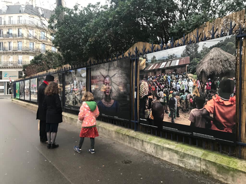 «Congo in conversation» : 11 photographes congolais exposent sur les grilles de la tour Saint-Jacques à Paris