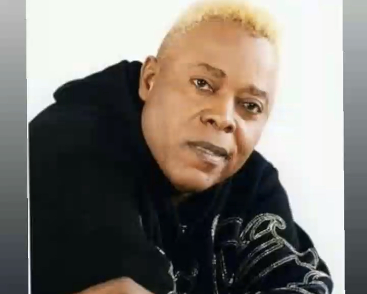Vibrant hommage à King Kester Emeneya !